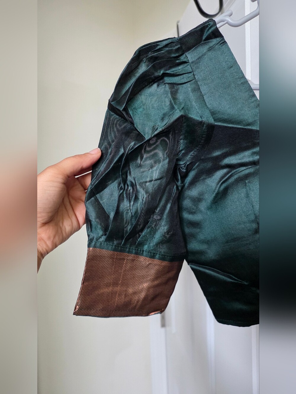 Black / Green Saree with Contrast Heavy Brocade Blouse – Bust 36 - Picture 10 of 12